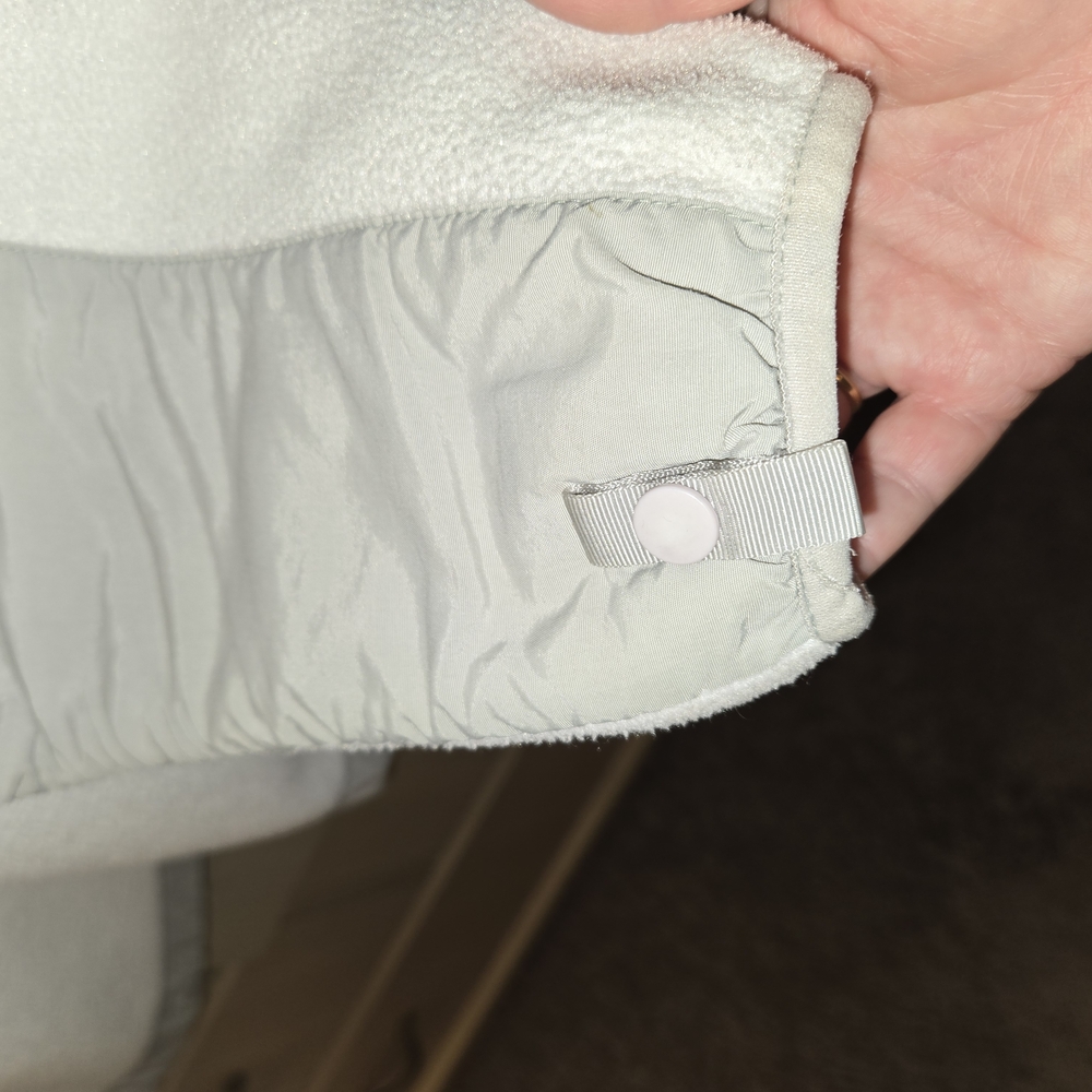 The North Face White Fleece Jacket - Picture 5 of 5